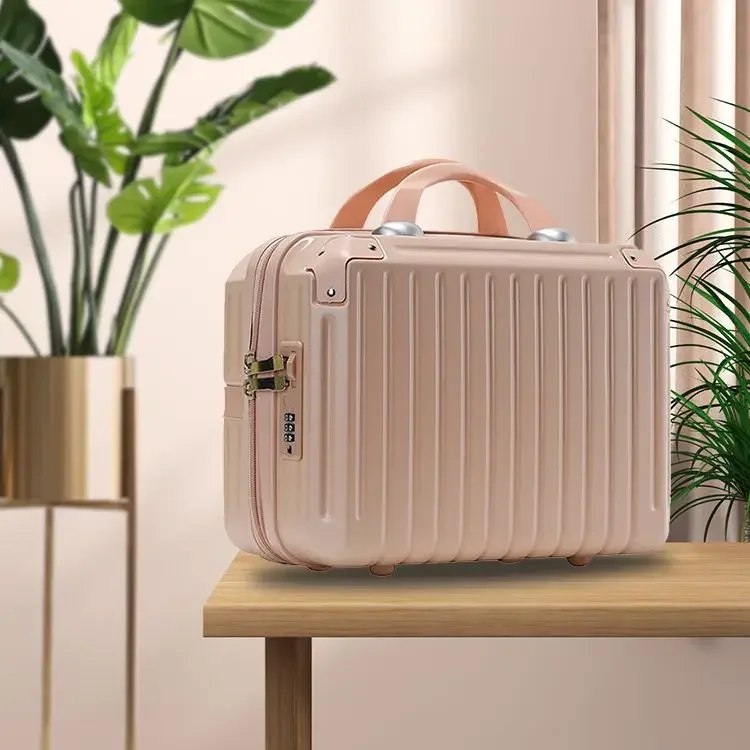 Рисунок 2 - Большой вместительный 16-дюймовый женский чемодан