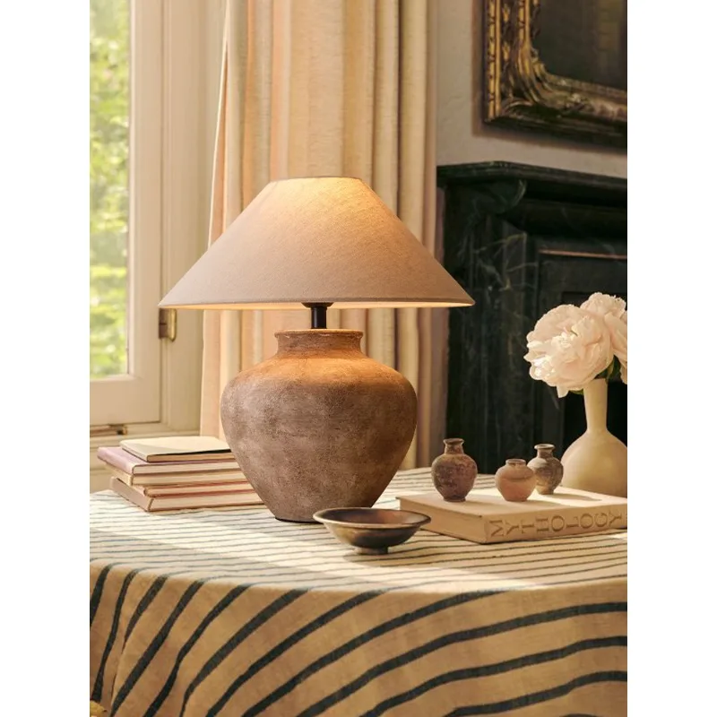 table lamp, high-end ceramic pot ornament, retro medieval style, Song style aesthetic bed and breakfast hotel bed
