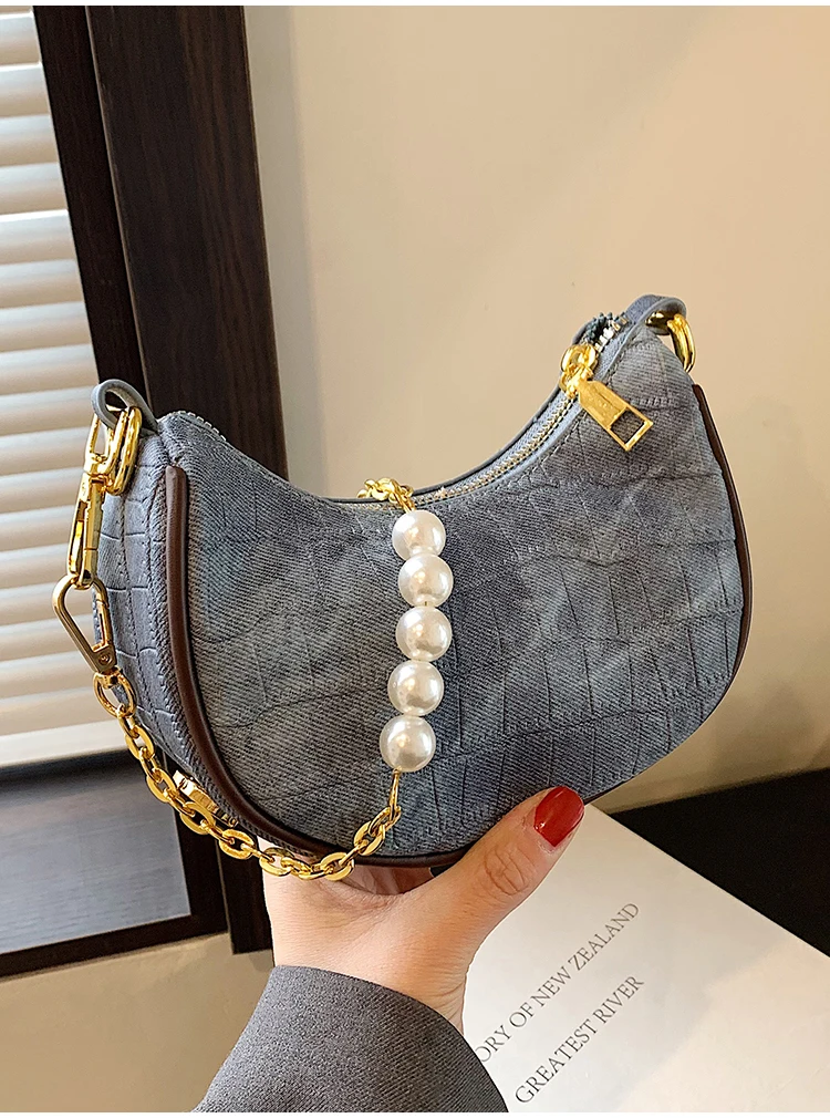 Elegant Women\'s Half Moon Underarm Pack 2024 Versatile PU Crocodile Pattern Pearl Chain Bag Retro Ladies Commuter Shoulder Bags