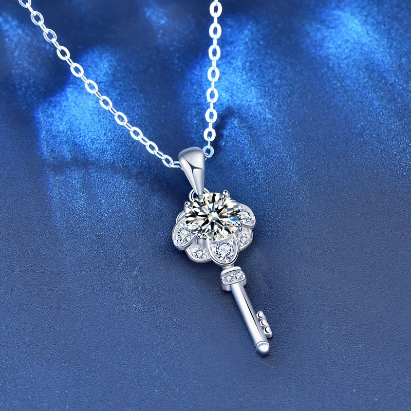 925 Sterling Silver Key Necklace Female 1 Carat Moissanite Diamond Clavicle Pendant Couple Jewelry