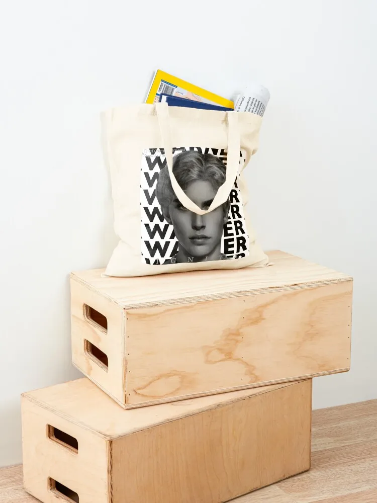 Aaron Warner, Tas Tote Shatter Me