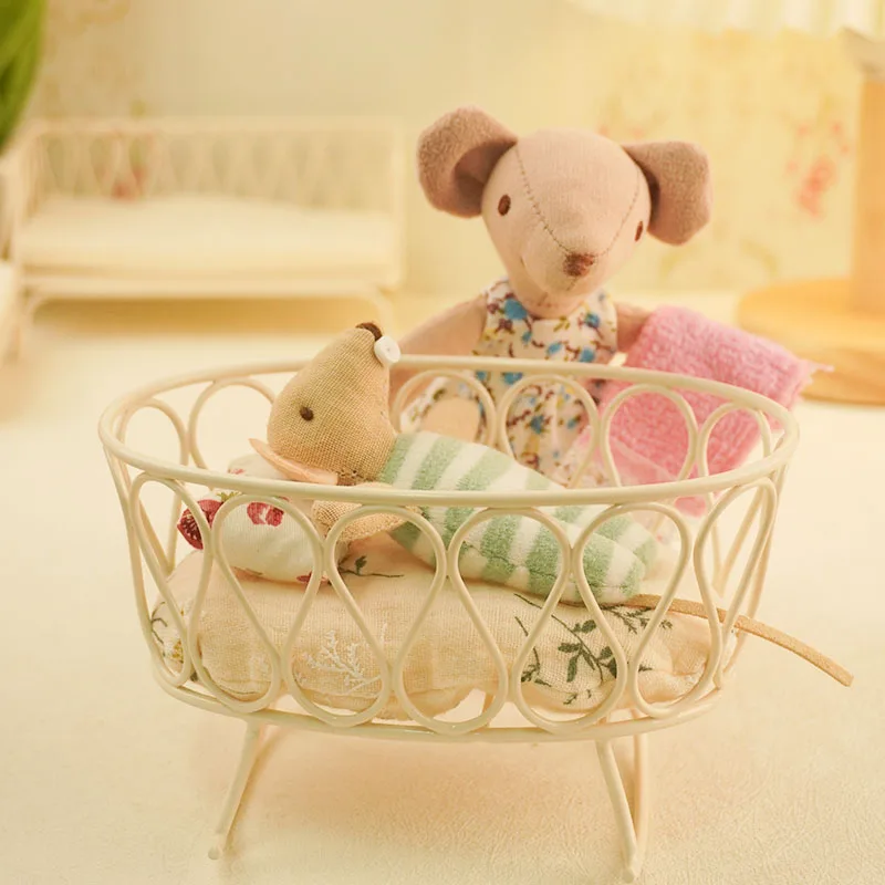 11:12 Scale Miniature Dollhouse Furniture Cradle (Includes Single-Layer Padding) Suitable for BJD Ob11 Dollhouse Display Pieces