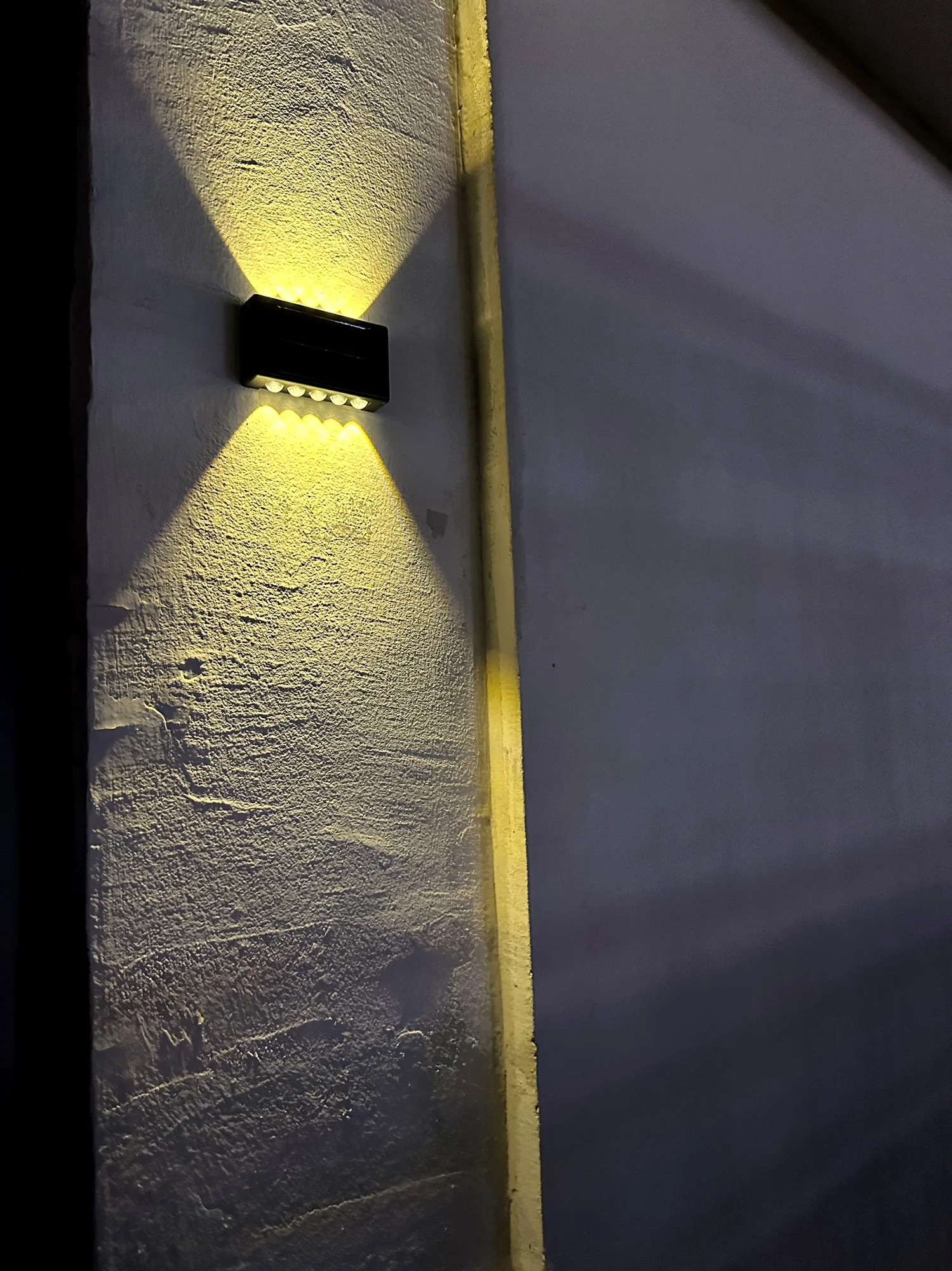 Solar-Powered Luminous Wall Lights for Garden Fences, Solar Garden Lights, Outdoor Energy-Saving Wall Lights