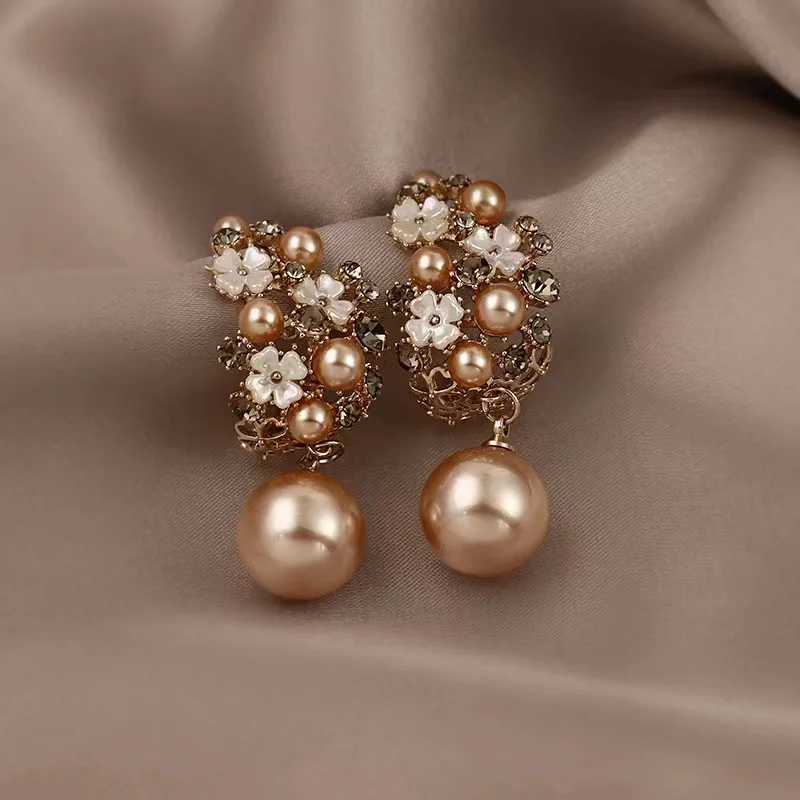 New Arrival Pearl Vintage Geometric Simple Micro Inlaid Hollow Flower Women Dangle Earrings Fashion Sweet Elegant Lady Jewelry
