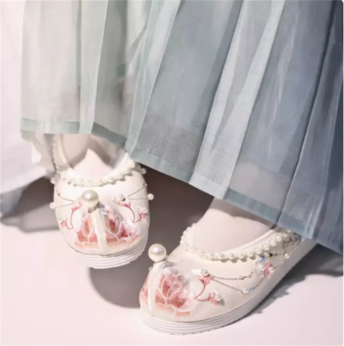 Beaded Hanfu shoes with ancient style raised toe cloth shoes, bow shoes, embroidered shoes, heel height 4cm