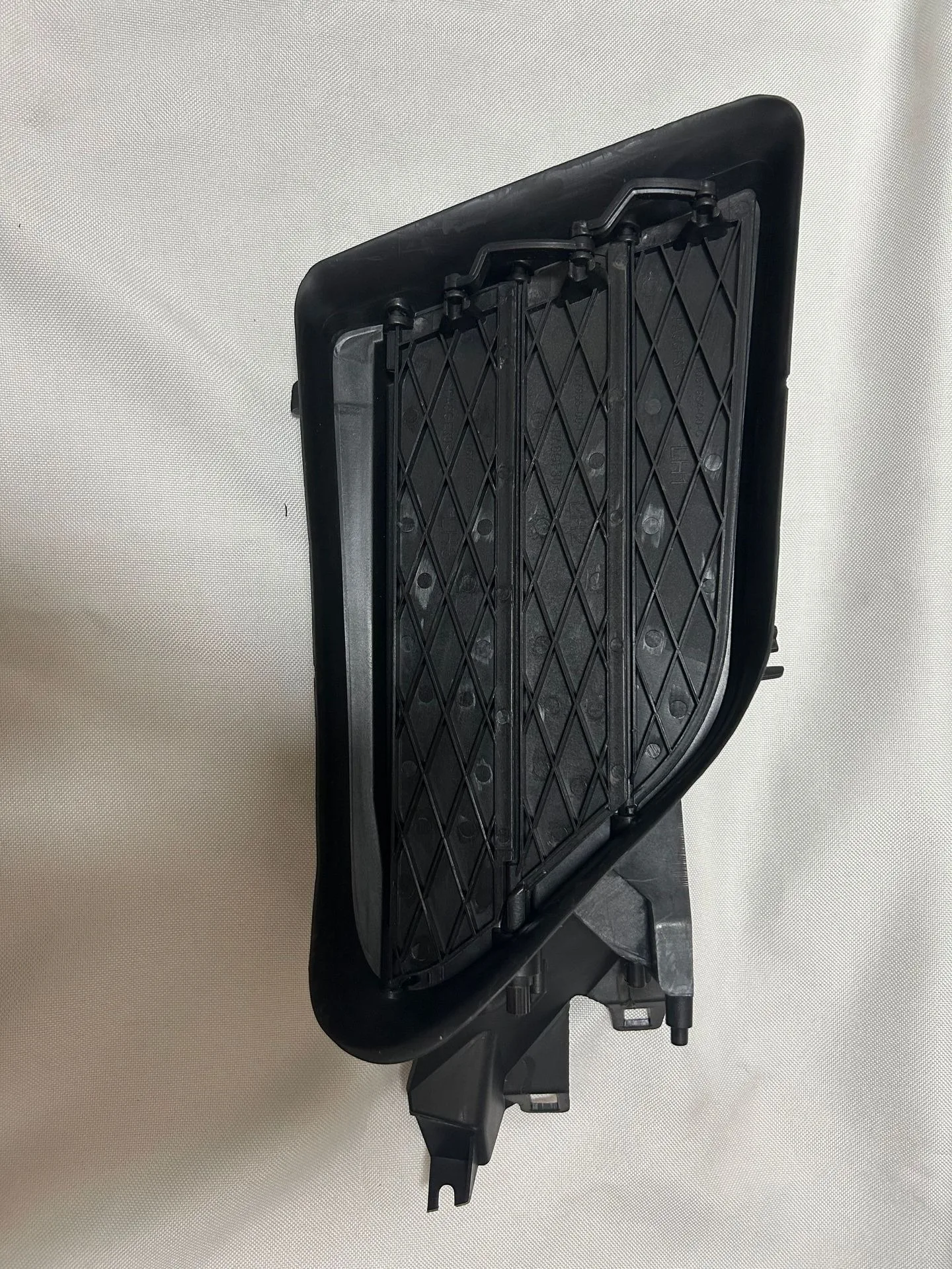 Für Tesla Model S 2016-2020 Auto-Stoßstange Aktiver Kühlergrill Nebelscheinwerfer-Gehäuse Rahmen 1057851-00-J 1058007-00-J Auto-Zubehör – Detail 7
