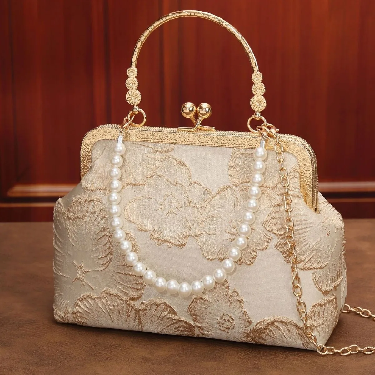

New Chinese style cheongsam bag, elegant clip bag, pearl bag,Elegant dinnerElegant dinner crossbody bag
