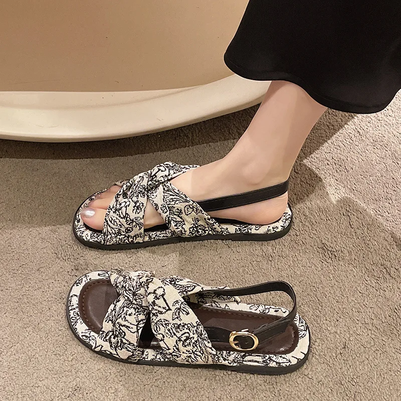 

Fashionable and Versatile New Chinese-style Summer Retro and Niche Cross-strap One-button Sandals with Beach Flip-flops on Top