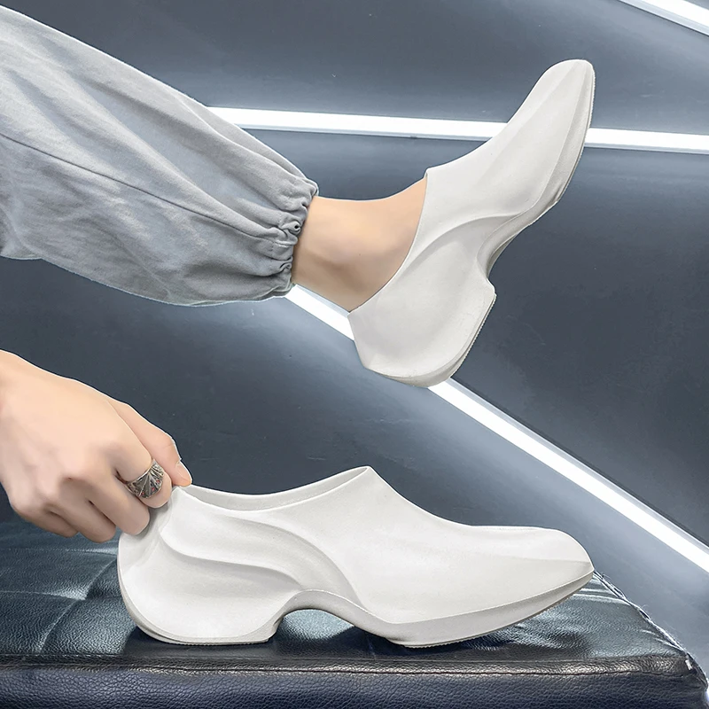 Zwarte Platform Schoenen Voor Heren Sneakers 2024 Zomer Puntige Neus Zachte Zool Heren Werkschoenen Mode Waterdichte Anti-Slip Regenschoenen