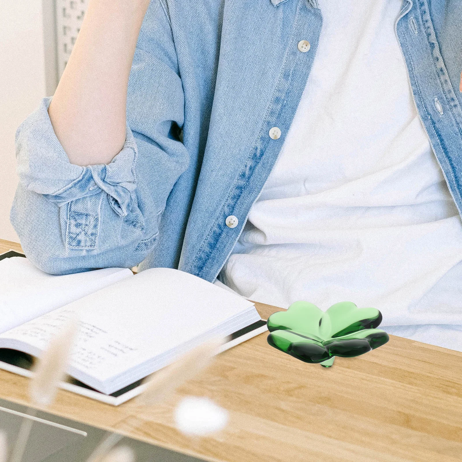 

Crystal Leaf Four Leaf Ornament Birthday Lucky Present Desktop Decoration Office Desk Paperweight