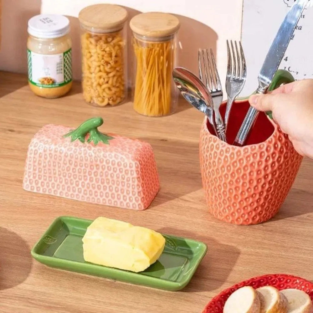 Vase Ceramic Butter Freshness Jar Dustproof Strawberry Shape Cheese Box Exquisite Decorative Chopstick Tube Western Restaurant