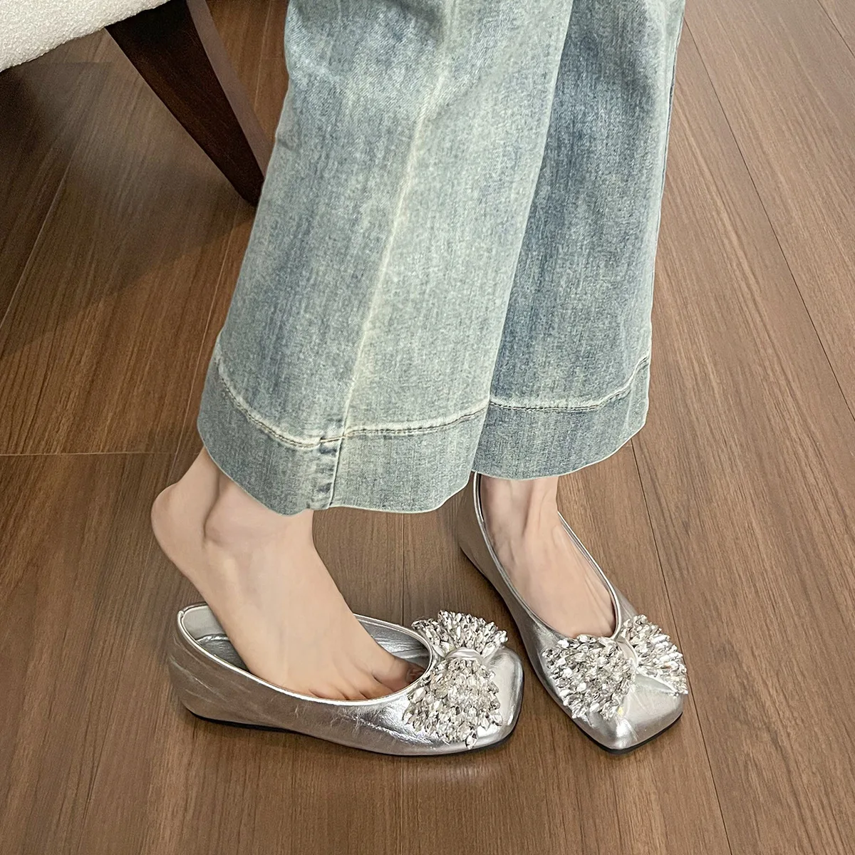 

2025 high-quality women's flat shoes, outdoor rhinelstone bow soft sole smooth flat shoes, casual daily walking shoes