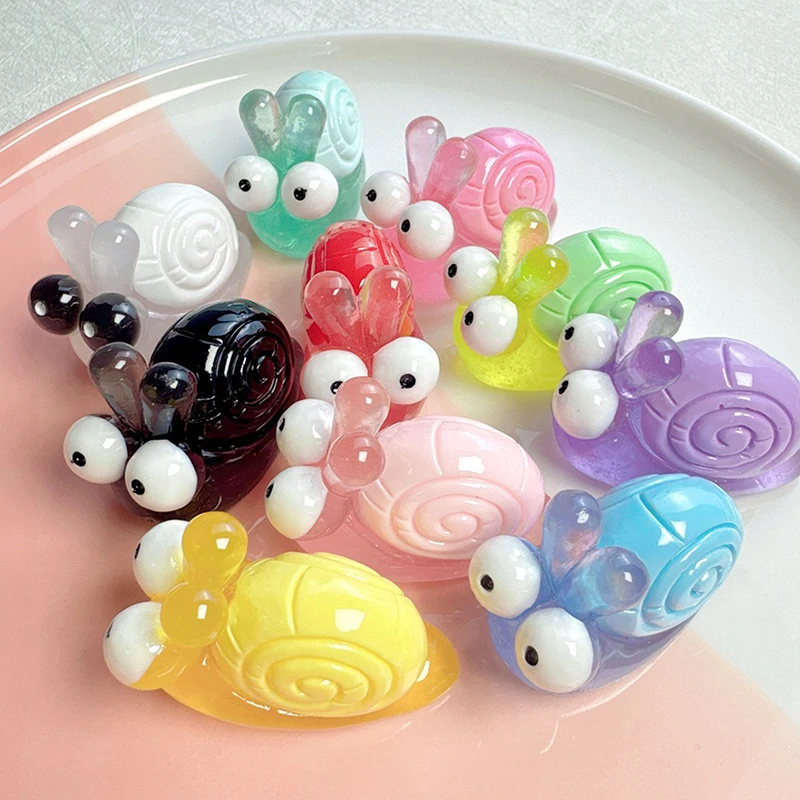 1 unidad de decoración de muñecos DIY noctilucentes de caracol de dibujos animados, colgante de resina hecho a mano, funda de teléfono, accesorios estereoscópicos, decoración artesanal para el hogar y el coche