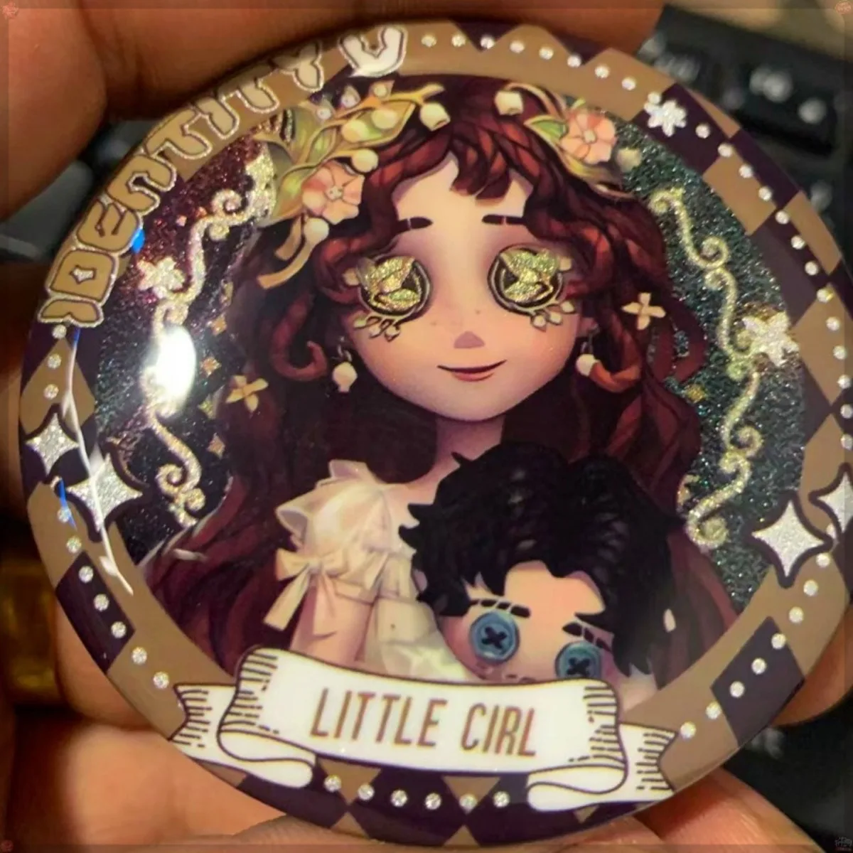

Game Little Girl Cos Couple Brooch Collectible Badge 5.8cm Anime Alice Memory Fashion Identity V Double Flash Laser Fine Shine