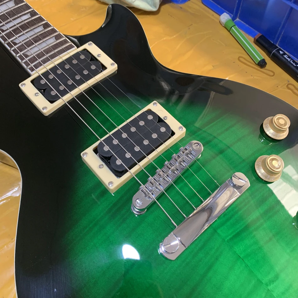 Black circle green electric guitar, rosewood fingerboard, Tune-o-Matic bridge