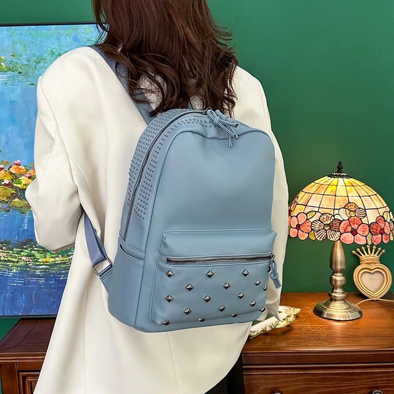 Fashion Rivet Backpack Woman Soft Leather Daypack Female Large Travel Bag Ladies Bagpack Big School Backpack for Teenager Girls