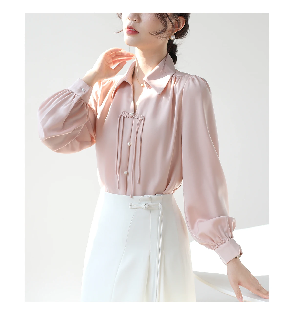 Retro New Chinese Style Button Up Shirt for Women\'s 2024 Spring New V-lapel Exquisite Satin Drape Commuting Top