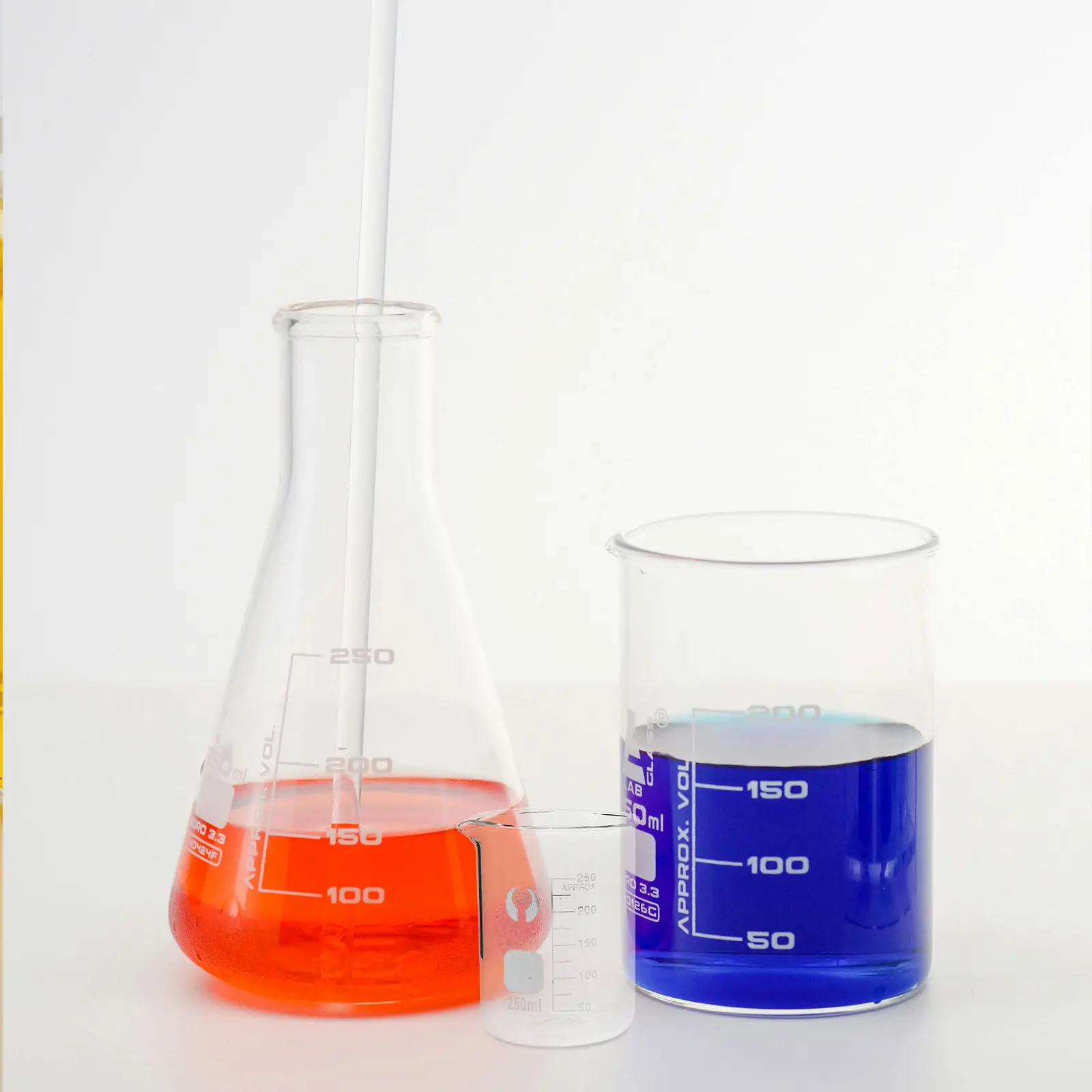 

4Pcs Laboratory Glass Beakers Low Form Chemistry Measuring Beaker Set Accurate Graduation Science Lab Glassware for Experiment