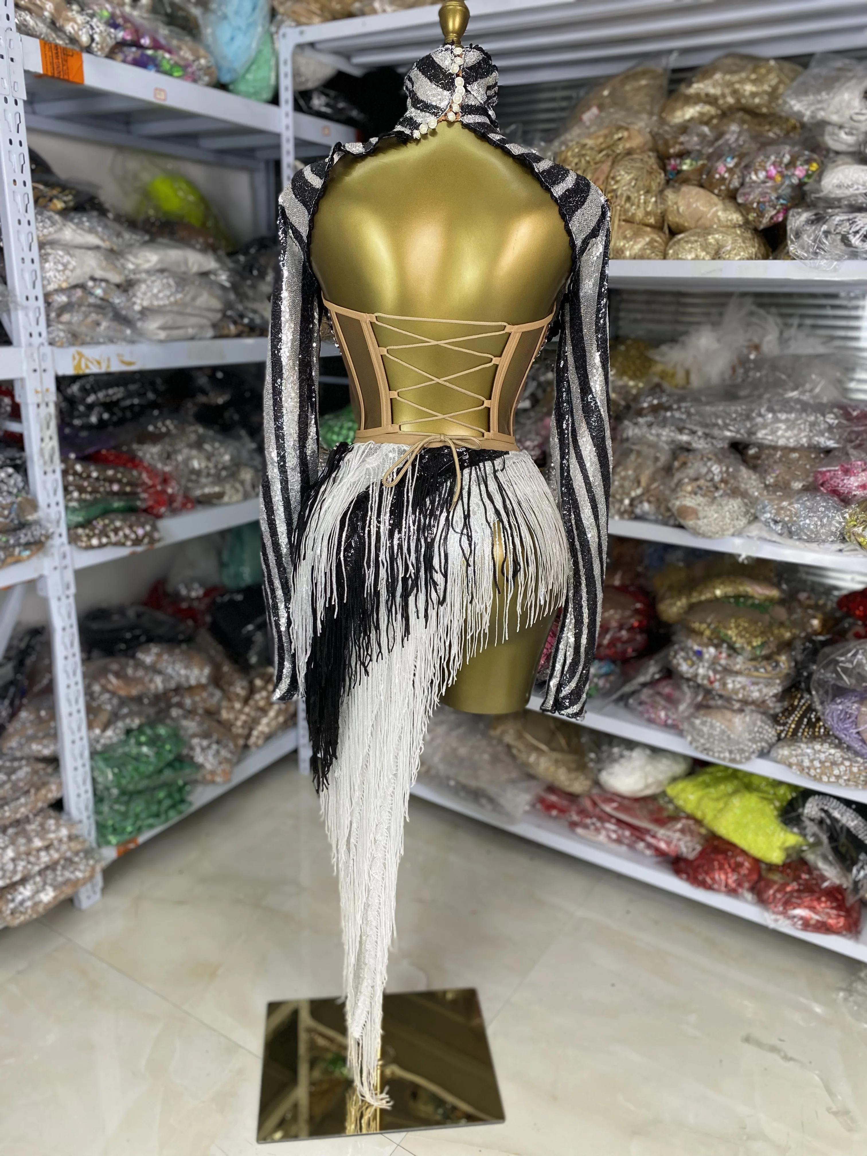 

Платья для латинских танцев, женские танцевальные костюмы для соревнований, водолазка с блестками и длинными рукавами, корсет с бриллиантами, топ, асимметричная юбка с бахромой