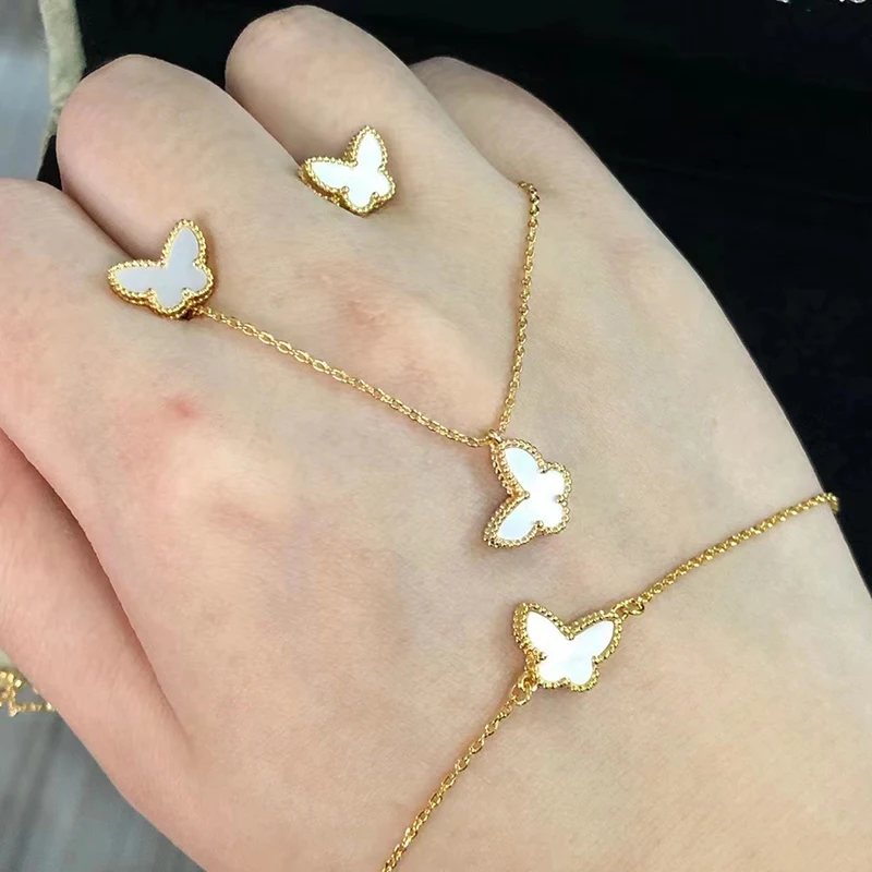 

Женский комплект из колье и серёг, из серебра 925 пробы