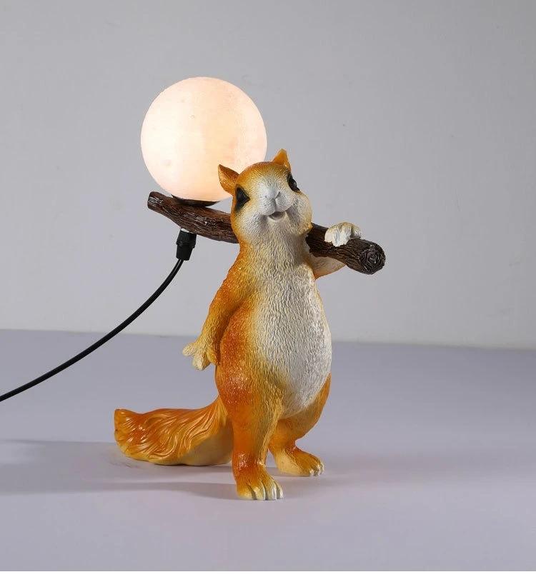 Nordic Modern Resin Squirrel Desk Lamp Creative Cartoon Bedside Light for Kids Room Decor Cute Animal Nightstand Ornament
