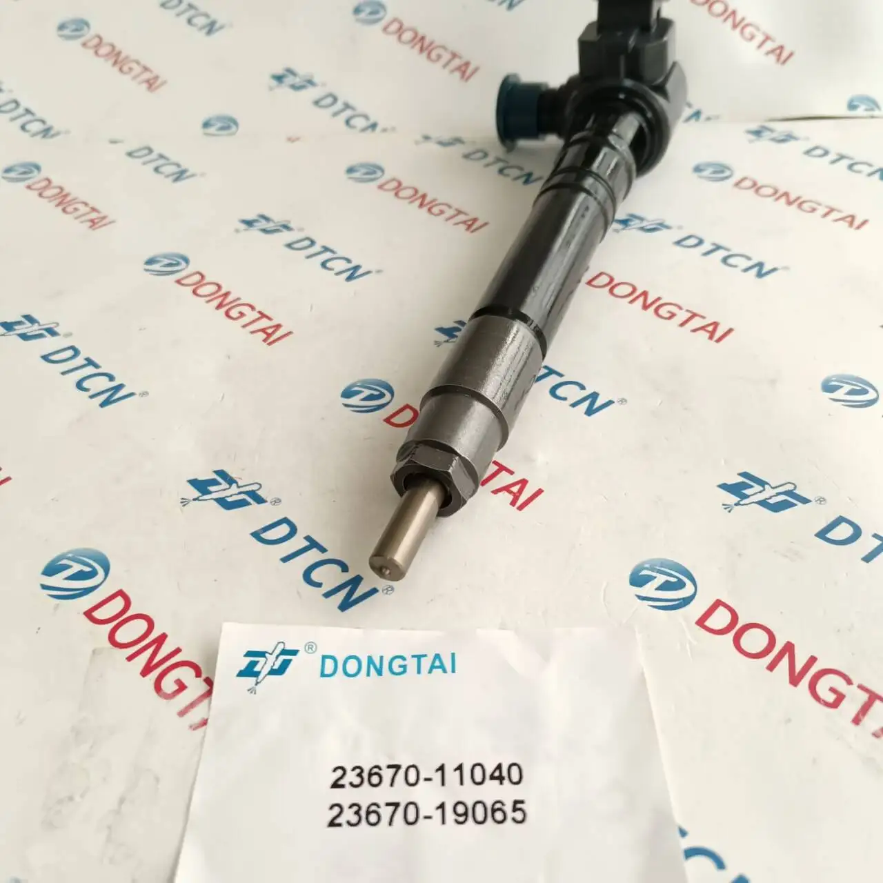 Den-SO G4 Common Rail Injector 23670-11040  23670-19065 for Toyta 2GD Hilux