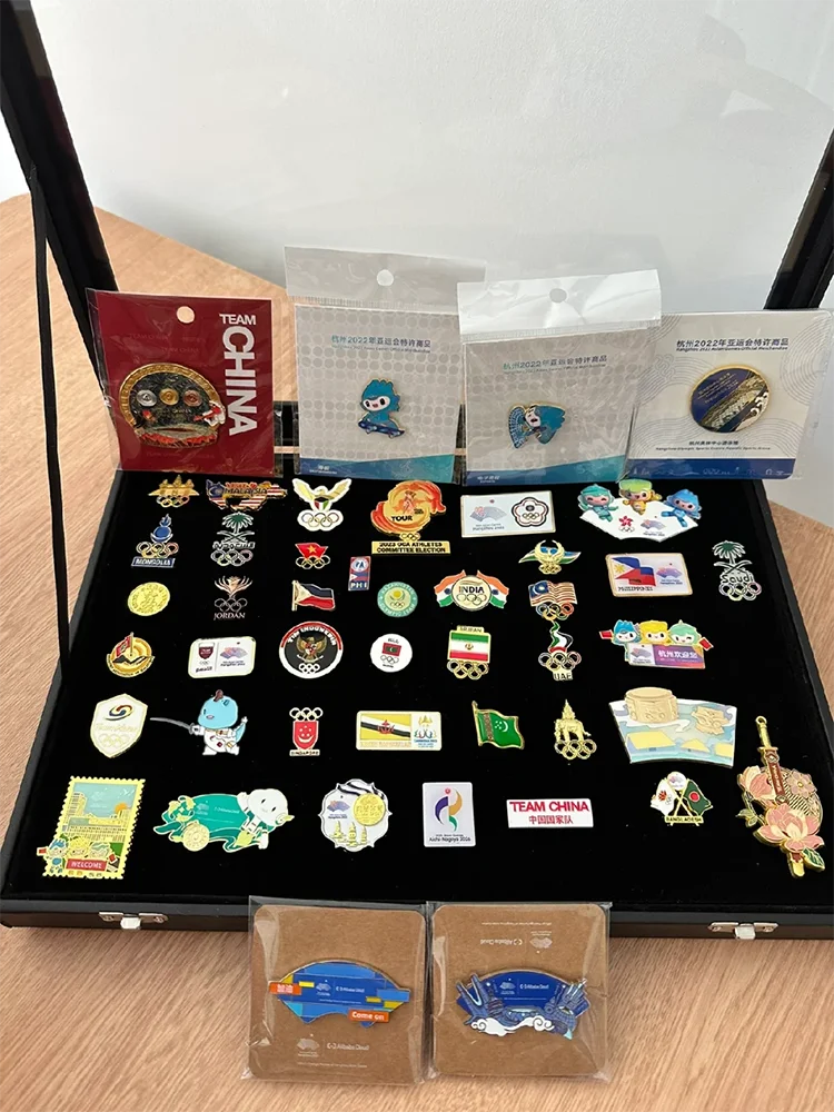 

Metal Bae Display Stand Pi Board Memorial Barrette Chest Pin Award Medal Dustproof Storage Box Felt Pincuion
