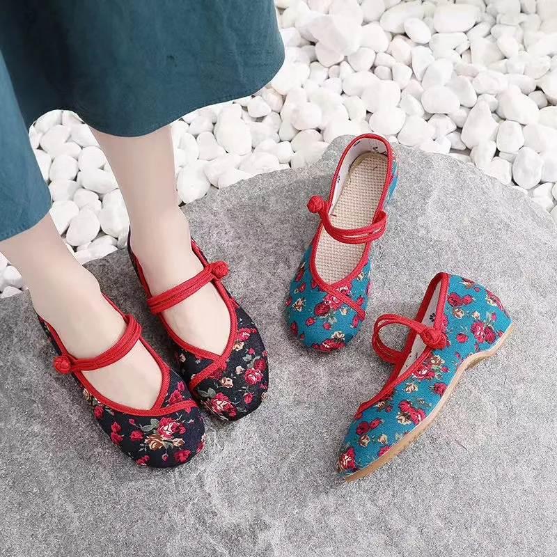 Soft Bottom Old Beijing Cloth Shoes Women's Tendon Embroidered Ethnic Style Height Increasing Insole for Square Dance Mother