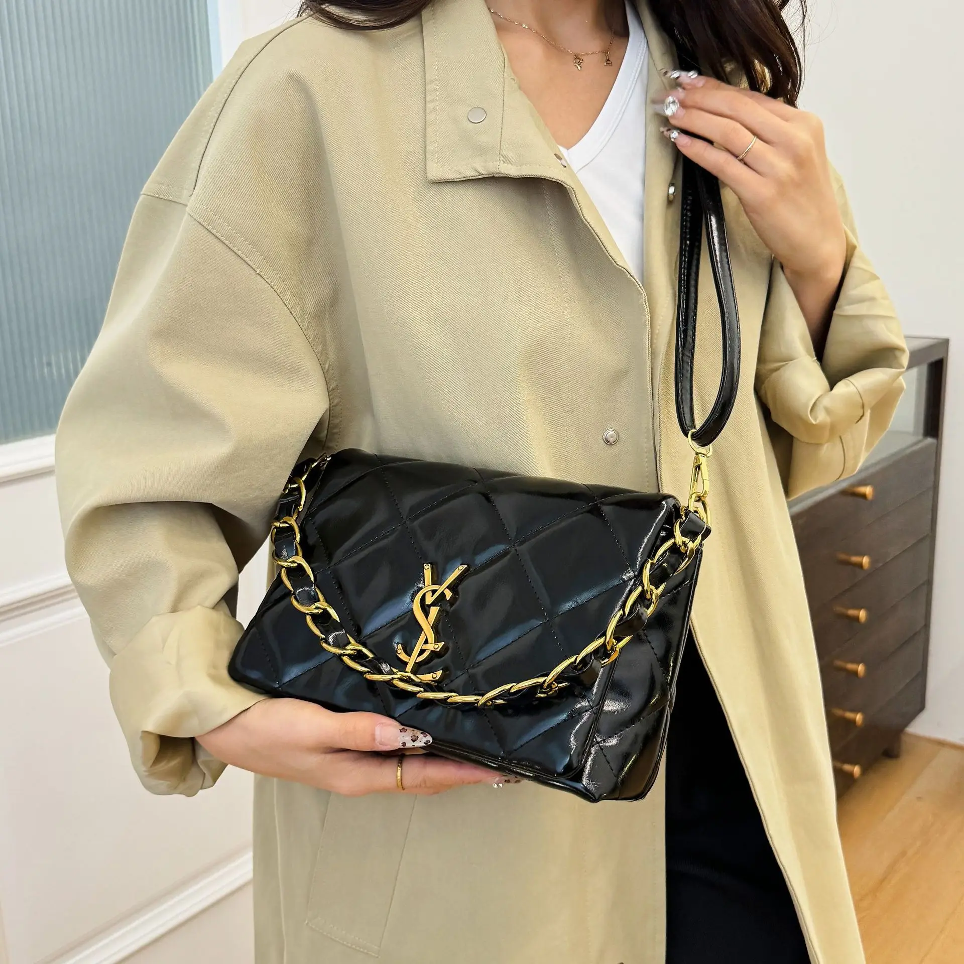 Premium Package Lady 2025 New Trendy Personalized Fashionable Multi-purpose Chain Handbag Shoulder Sling Small Square Bag