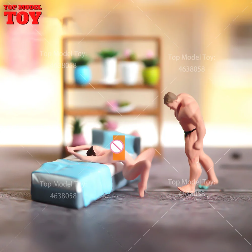 

Painted Miniatures 1/24 1/64 1/43 1/87 Muscular Man Kneeling Naked Girl Male Scene Figure Doll Unpainted Model For Car Vehicles