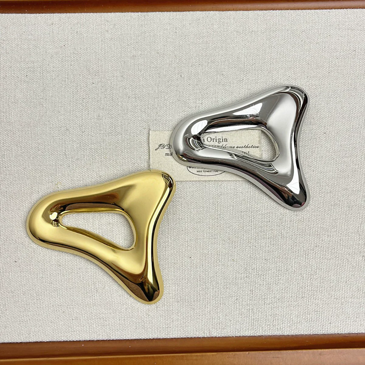 Broches creuses géométriques irrégulières en métal brillant Vintage pour femmes et filles, épingles de costume à la mode exquise, accessoires bijoux de fête