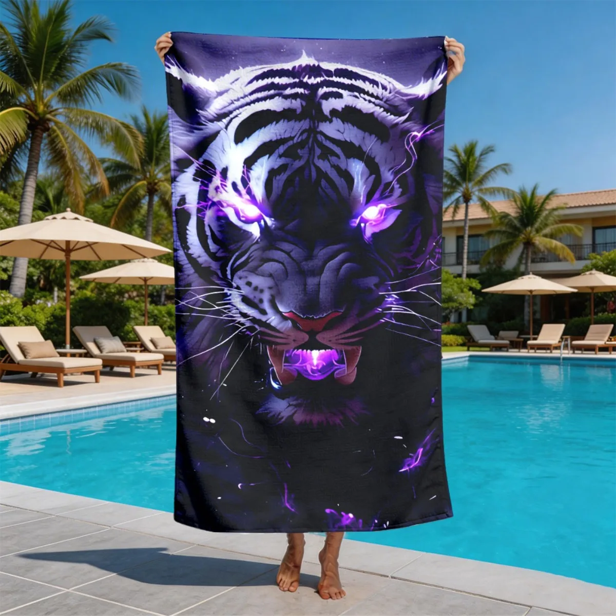 

Пляжное полотенце из полиэфирной микрофибры с фиолетовым светоотражающим узором и изображением тигра, высококачественно впитывающее влагу, подходит для плавания и поездок на пляж.