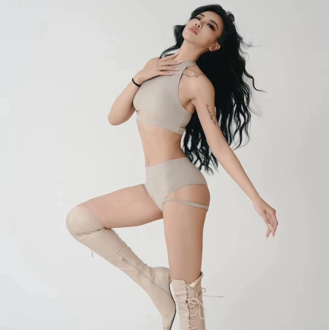 Original Beautiful Skin-Friendly Strapless Vest with Chest Pad And Belt Short Pants Black Light Brown Set Women's Fashion