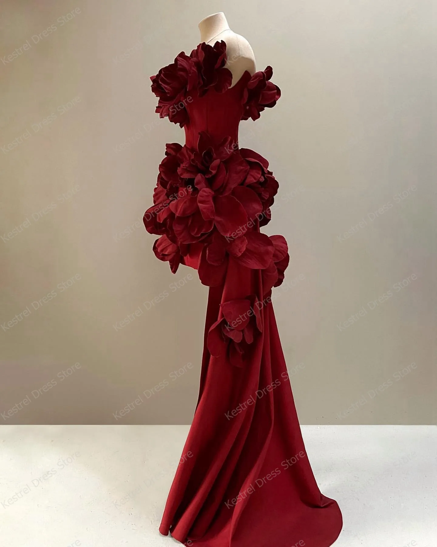 Ręcznie robione głębokie Burgundy Hi niskie suknie ślubne Sheer Necklines Florals aplikacje kobiety suknia ślubna satynowa suknia bankietowa na