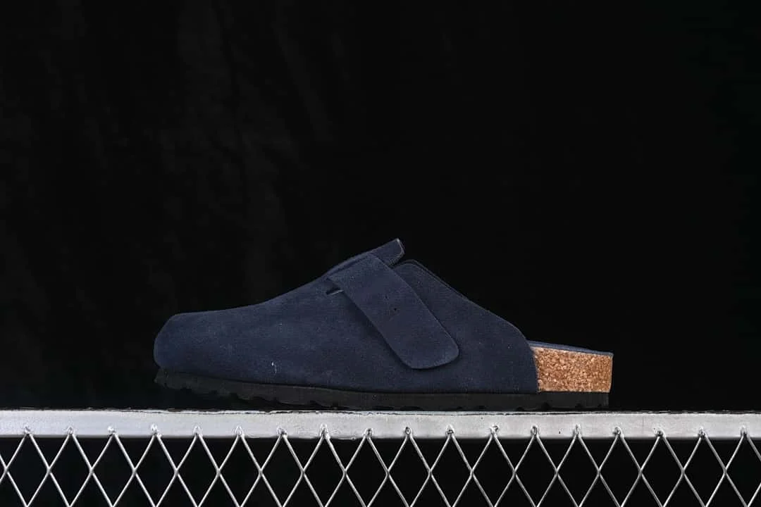 Sandales décontractées Arizona à deux boucles en cuir suédé premium avec soutien de la voûte plantaire et semelle en liège, tongs de plage pour couple ‮ seohS birkenstockeS