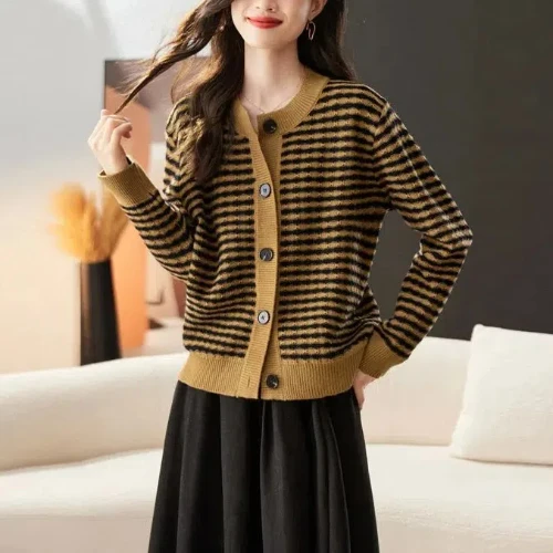 Striped Knitted Women\'s Spring and Autumn 2024 New Splicing Button Screw Thread Fashion Loose Minimalist Casual Long Sleeve Top