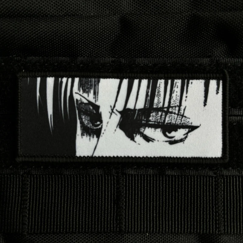 Levi Ackerman Eyes Morale Badge Attack on Titan Anime Patch Stampa con gancio e anello Adesivo per zaino militare tattico dei cartoni animati