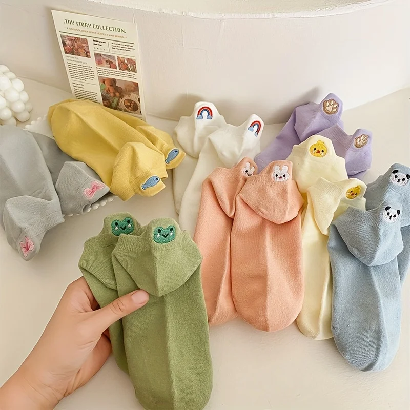 Random 5 pairs of small animal embroidered short socks for women\'s seasonal casual women\'s socks versatile