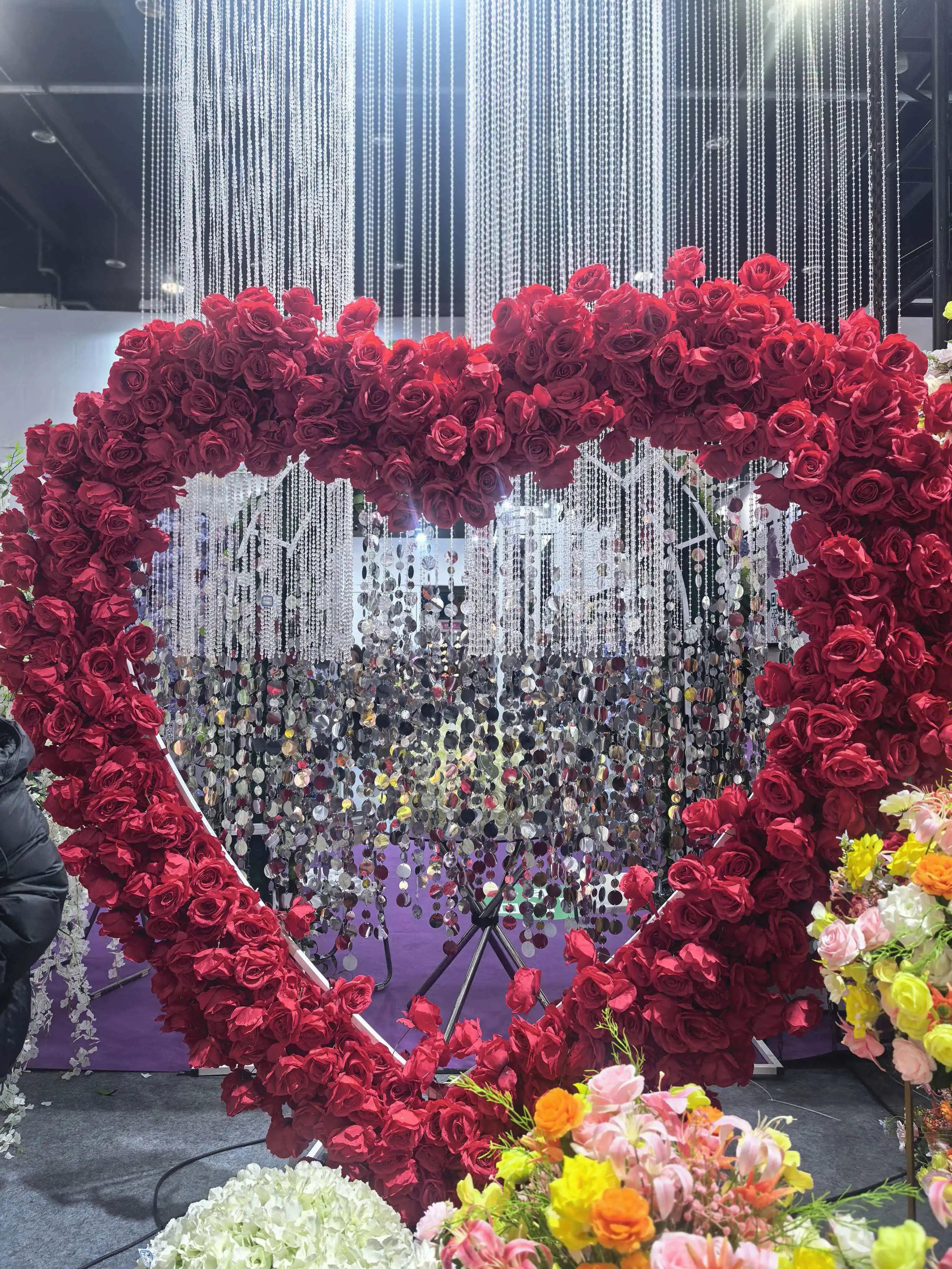 2,3x2,4m Herzförmiger Blumenbogen Roter Wegbogen Herzförmiger Rahmen Hintergrund für Heiratsantrag Brautpartydekoration – Detail 6