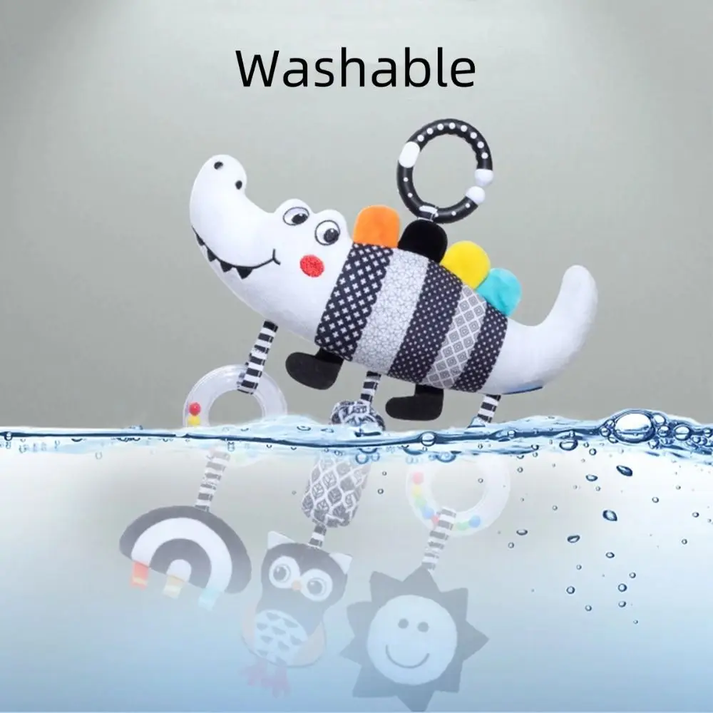 Chocalho infantil dos desenhos animados brinquedos de alto contraste pelúcia cama do bebê pendurado brinquedo preto e branco crocodilo recém-nascido brinquedo sensorial