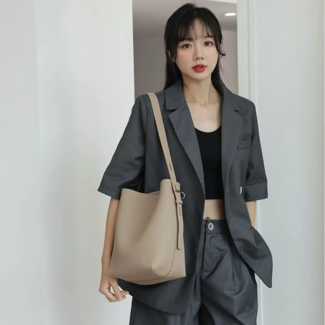 

Tote Cowhide Bag 2025 New Retro Simple Bucket Bag Casual Versatile Large Capacity Leather Shoulder Bag Women