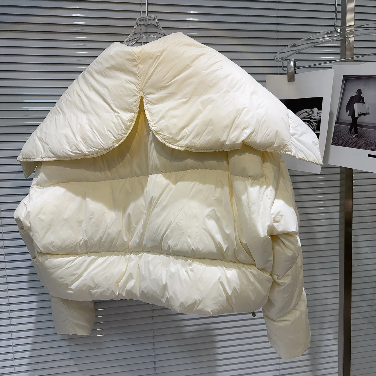 暖色系ネイビーカラーの襟付きダウンジャケット、レディースファッション、冬の新作、肩当て付き、長袖コート