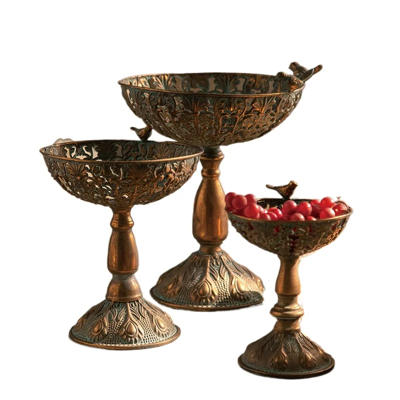 

French retro metal plate iron foot fruit storage tray living room home high-end decoration