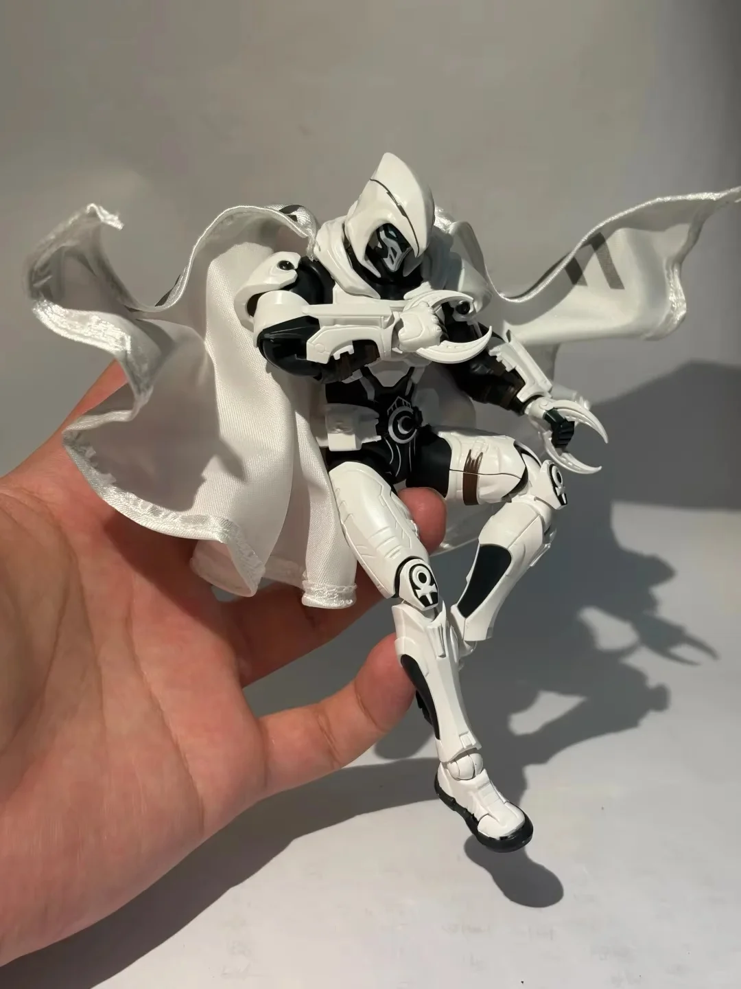 Blokees Moon Knight Marvel Rivals Champion Class, Kit de Modelo Articulado para Armar, Figura Personalizada, Adorno