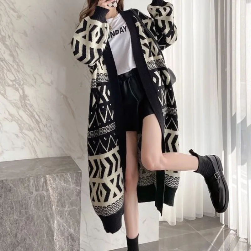 2023 Autumn and Winter Women's V-neck Patchwork Geometric Pockets Mid Cardigan Fashion Casual Elegant Commuter Long Sleeve Coat