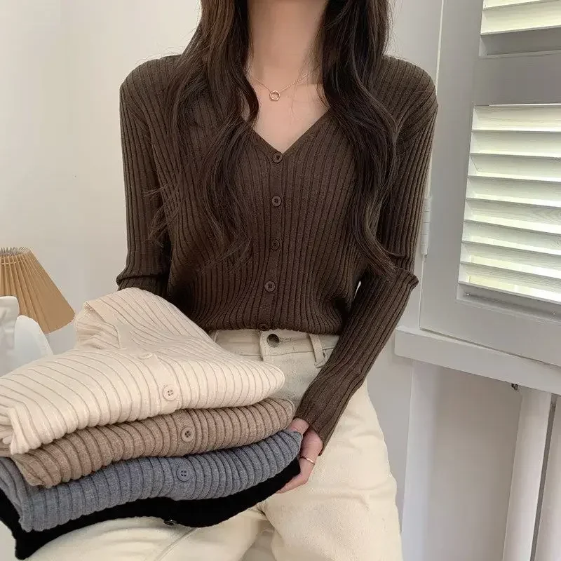 

Autumn new 2025 fashionable stylish women's loose-fit outer wear slimming versatile v-neck base layer top knitted cardiga