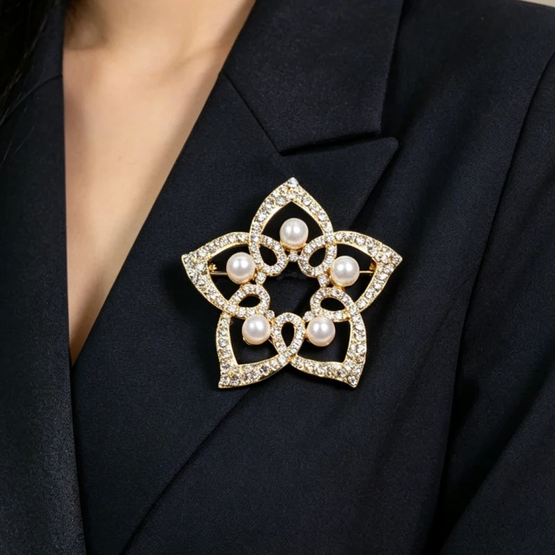 Bohemian Pearl Floral Brooches for Women Luxury Simulated Pearl Crystal Brooch Hollow Flower Women's Brooch Clothing Accessories