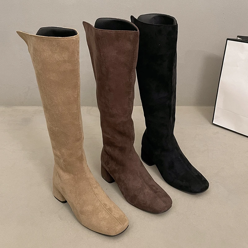 

Женские зимние новые универсальные замшевые сапоги цвета хаки на среднем каблуке, зима 2025 г.