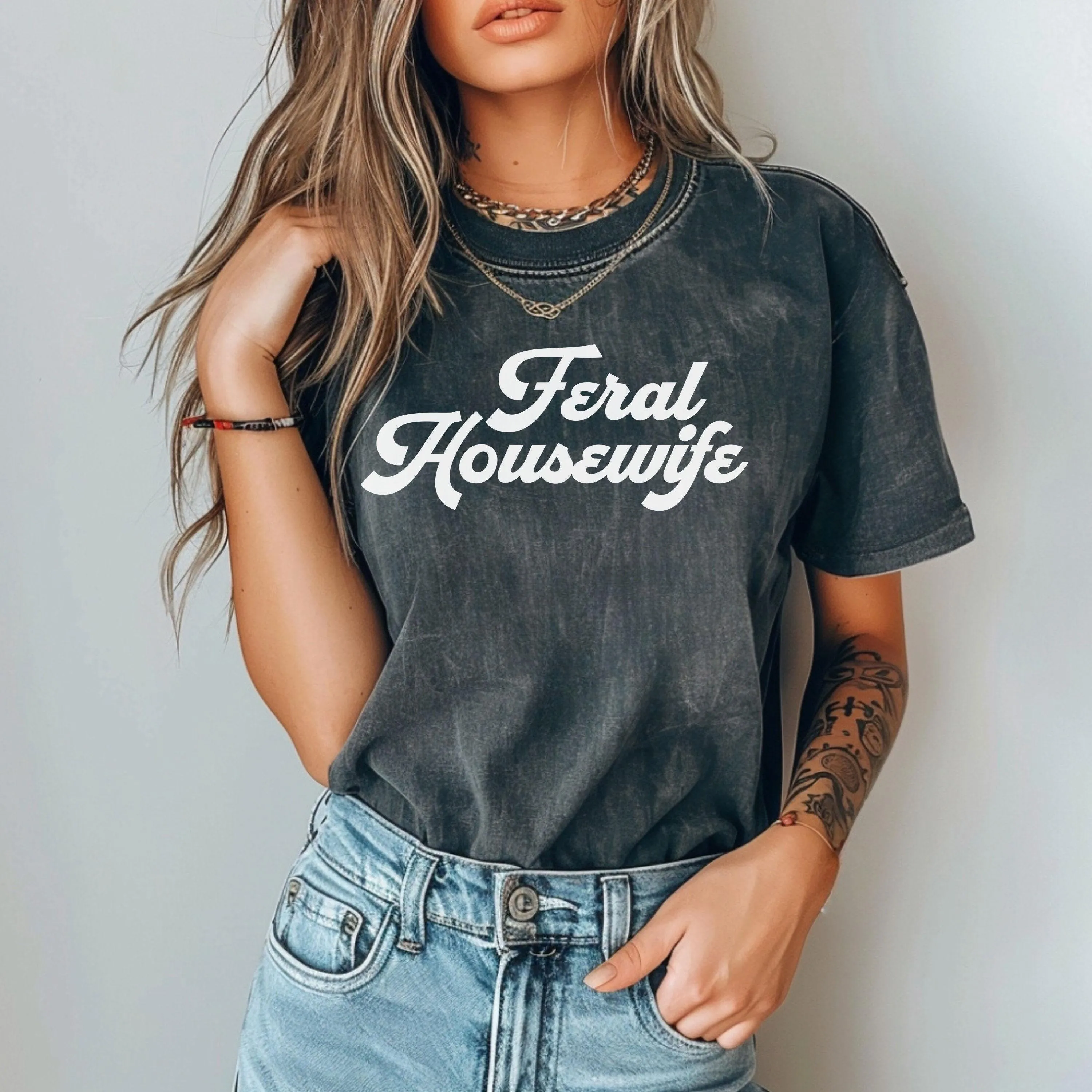 تي شيرت Feral Housewife Comfort Colors تي شيرت مضحك اقتباس SAHM Stay at Home Mom Humor #1