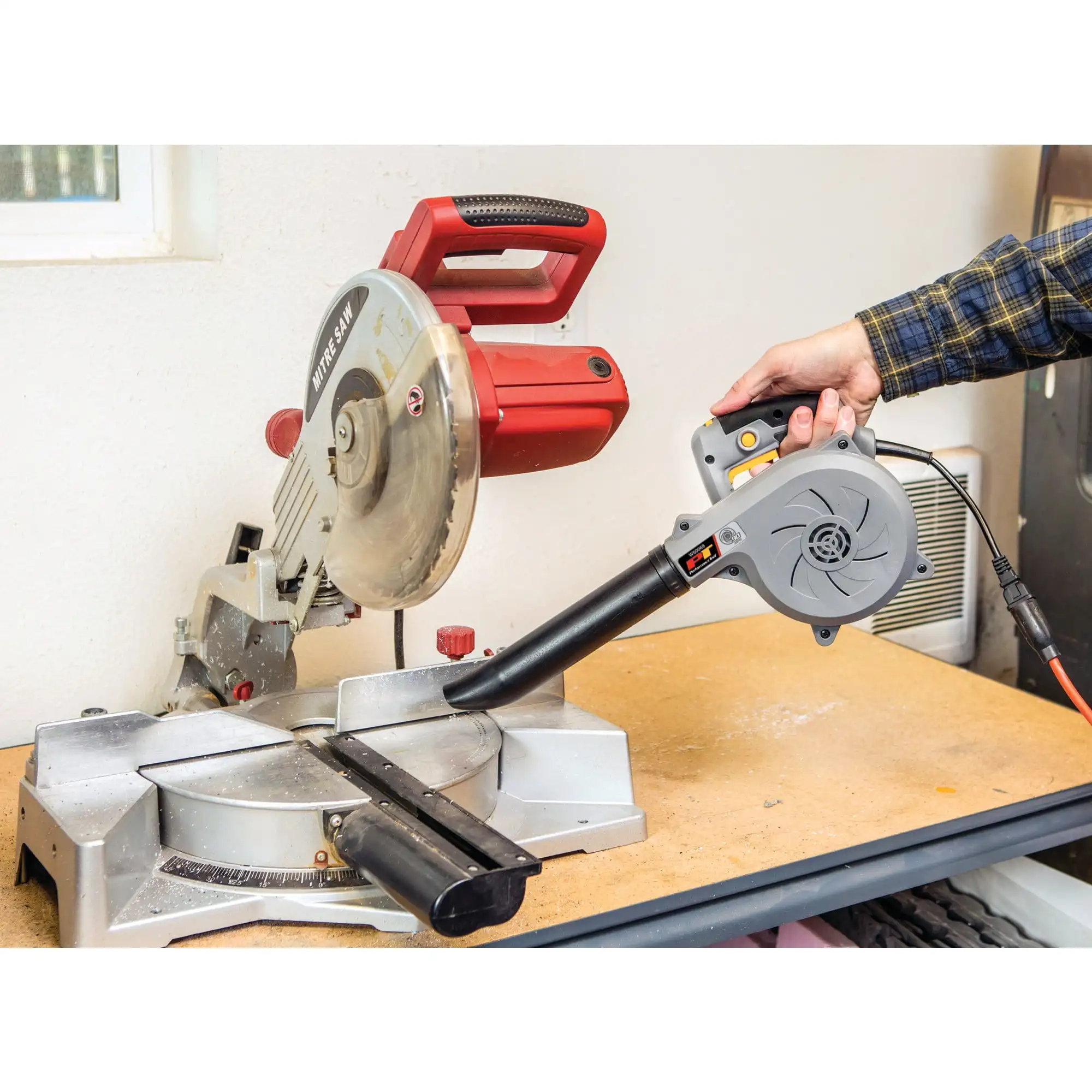 

Compact Gray 700W Variable Speed Garage/Shop/ Blower/Patio Blower (17,000 Max RPM 90 MPH Air Flow)